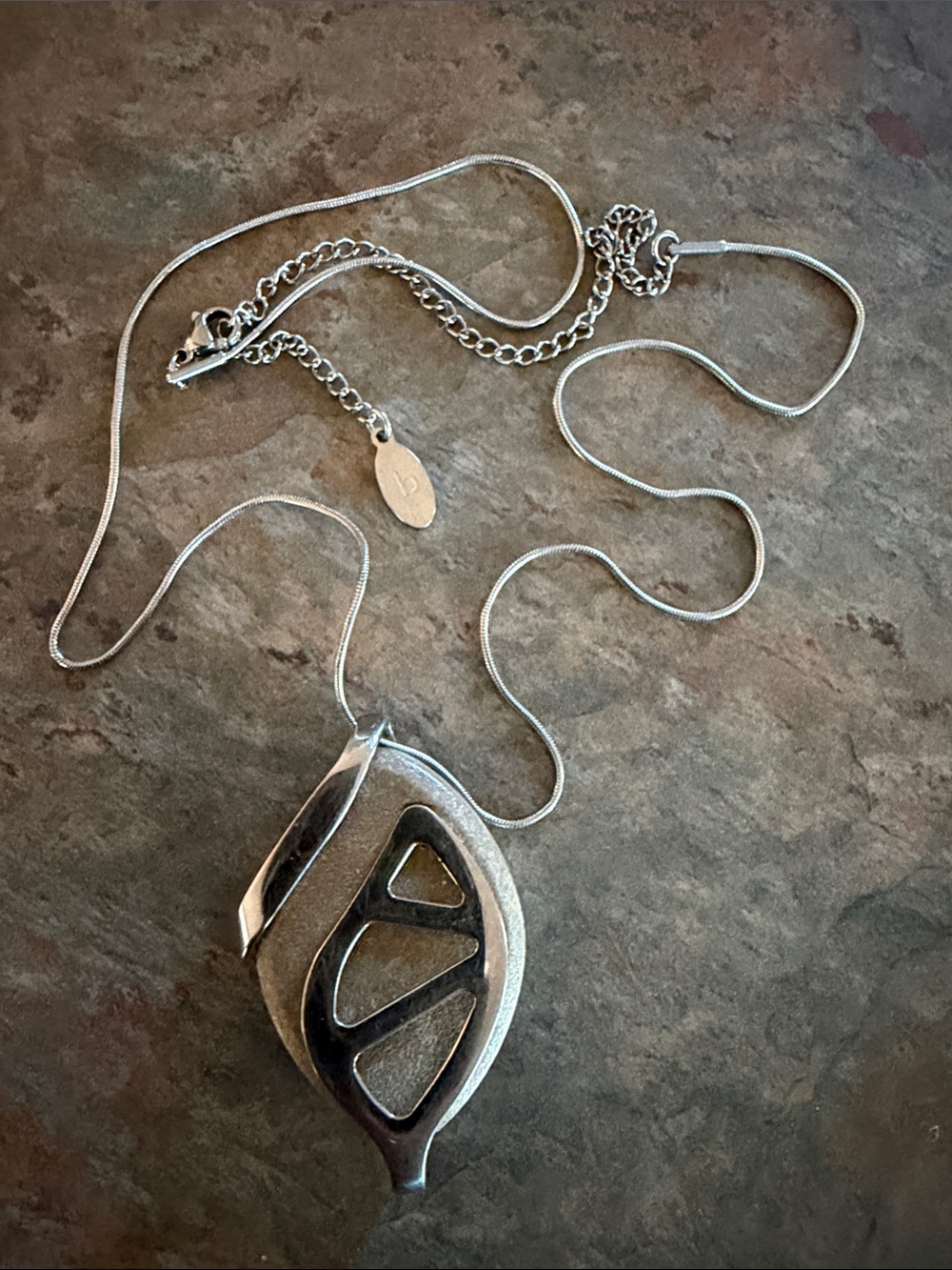 Bellabeat Leaf Urban Silver Health Tracker + Silver Chain & New Battery